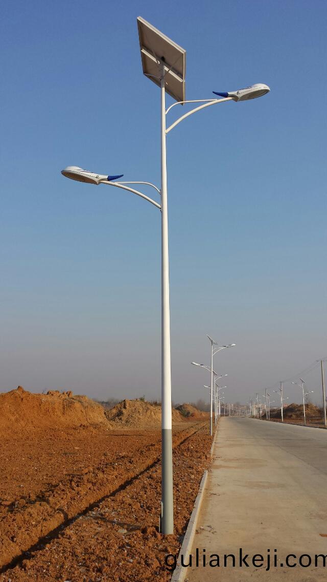 西藏日喀則90組8米太陽能路燈